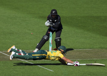 Devine and Jess Kerr lead White Ferns to unassailable T20I series lead