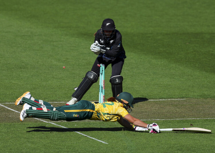 Devine and Jess Kerr lead White Ferns to unassailable T20I series lead