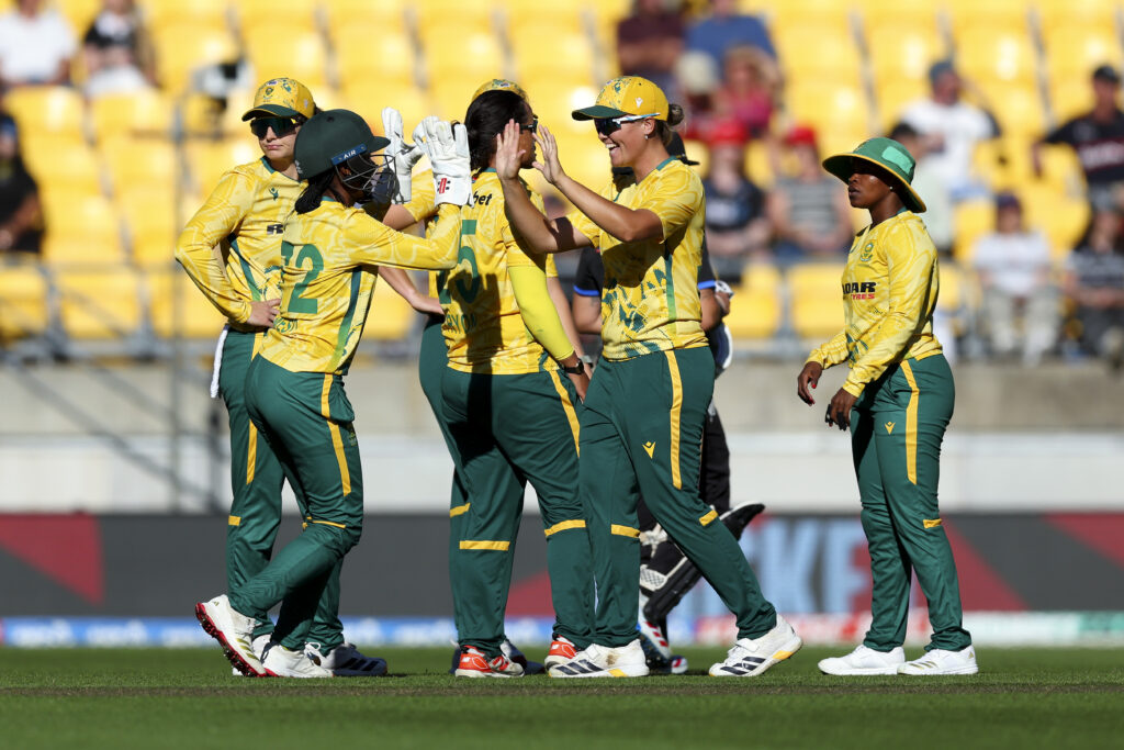 Devine and Jess Kerr lead White Ferns to unassailable T20I series lead