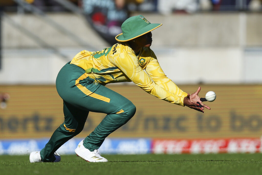Devine and Jess Kerr lead White Ferns to unassailable T20I series lead