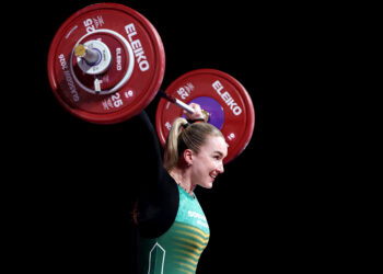 The Iron's Final Test: Smith and Du Plooy Fight Hard in Glasgow
