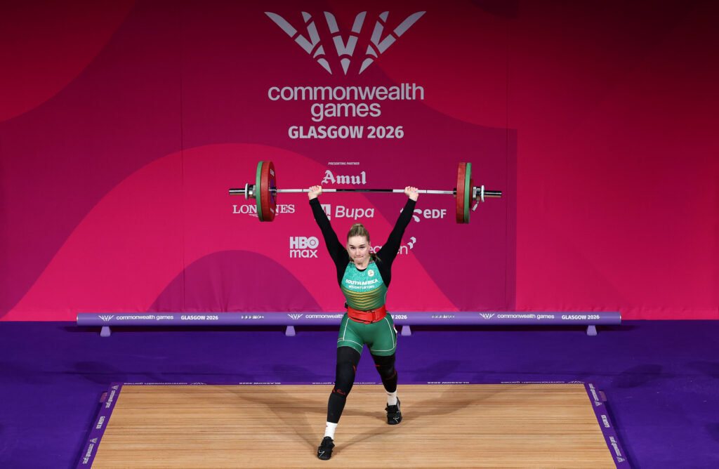 The Iron's Final Test: Smith and Du Plooy Fight Hard in Glasgow