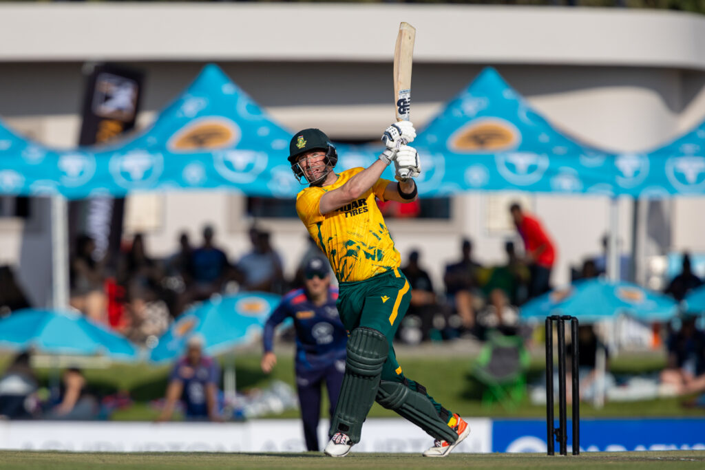 Pretorius Ton and Esterhuizen Blitz Power Proteas into Tri-Series Final