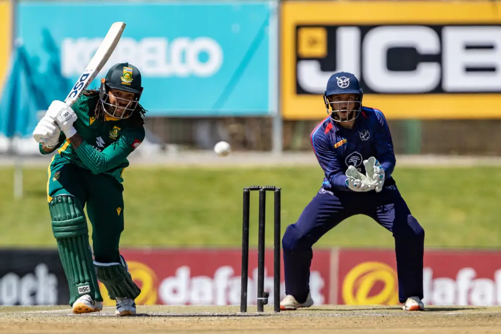 Esterhuizen Ton and Lethal Seam Attack Hand South Africa Unassailable 2-0 Lead