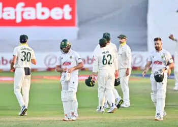 Proteas Stumble to 102/4 as Inevitable Renshaw Puts Australia on Brink of Durban Victory